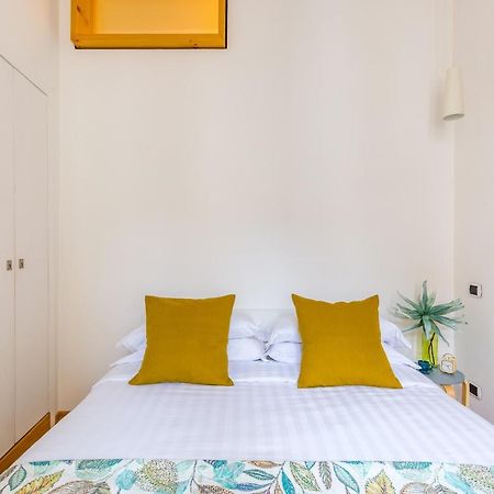 Starhost - Terazza Barbuti Apartment Salerno Bagian luar foto