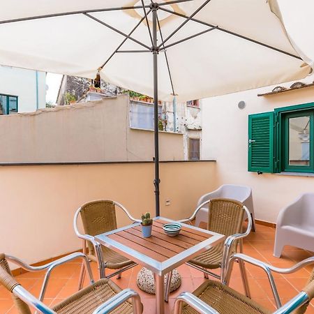 Starhost - Terazza Barbuti Apartment Salerno Bagian luar foto