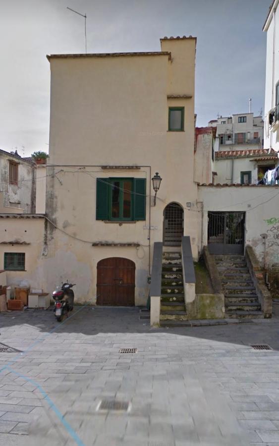 Starhost - Terazza Barbuti Apartment Salerno Bagian luar foto