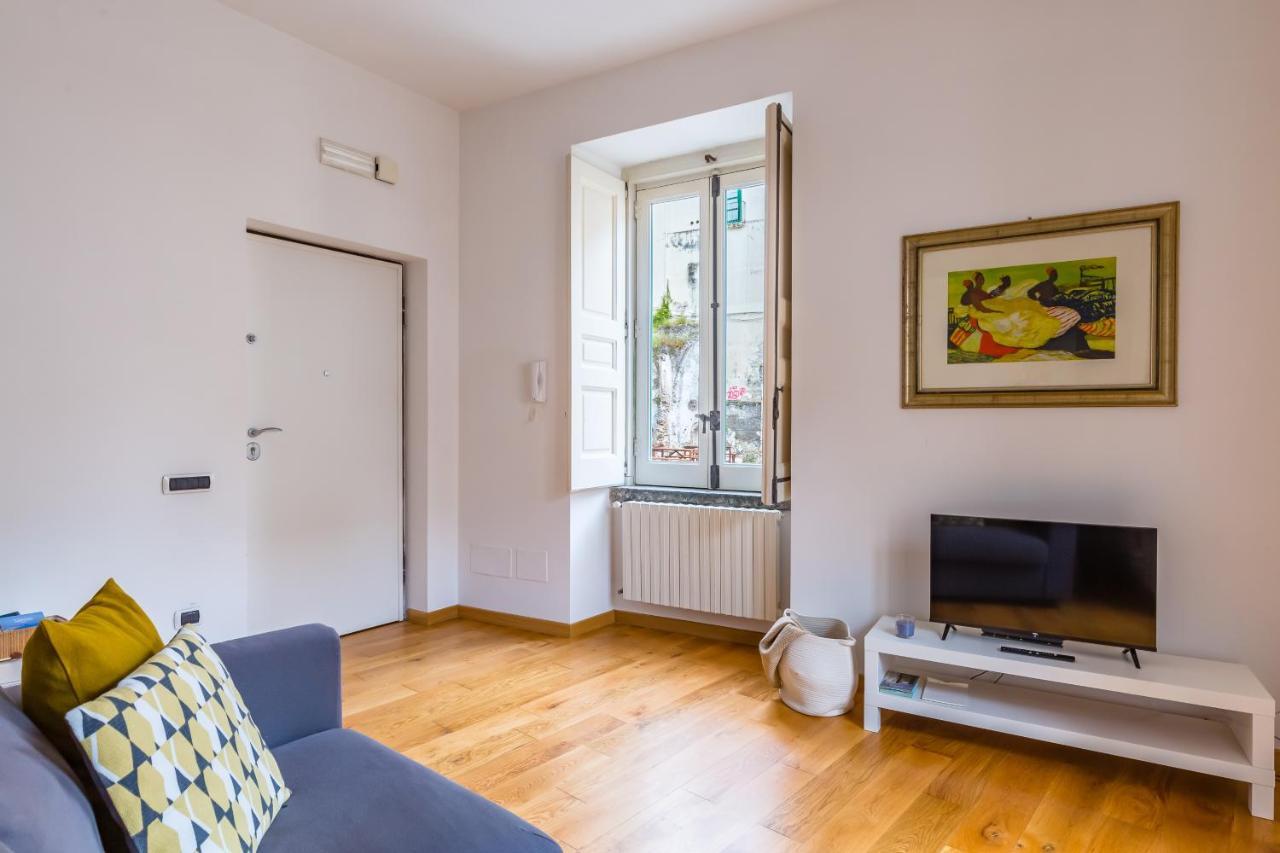 Starhost - Terazza Barbuti Apartment Salerno Bagian luar foto