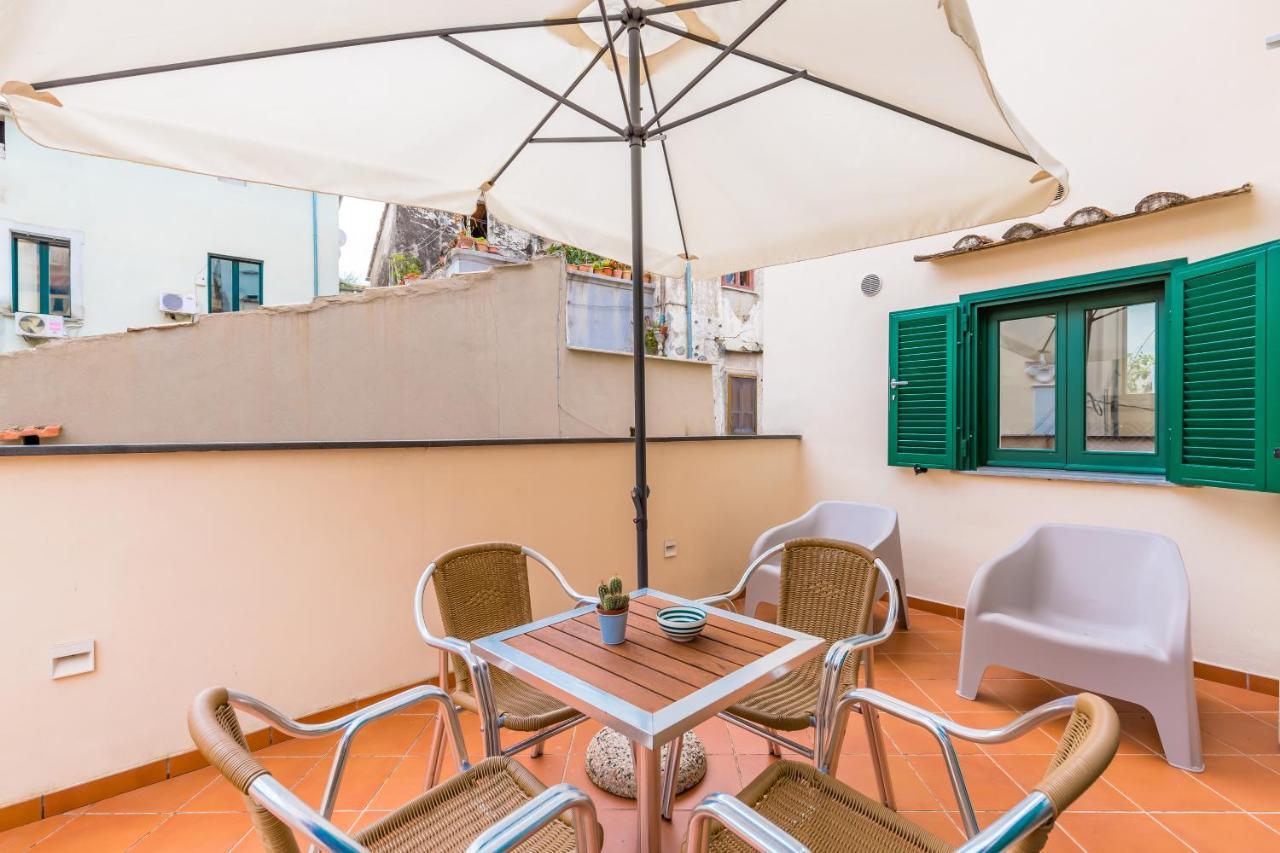 Starhost - Terazza Barbuti Apartment Salerno Bagian luar foto