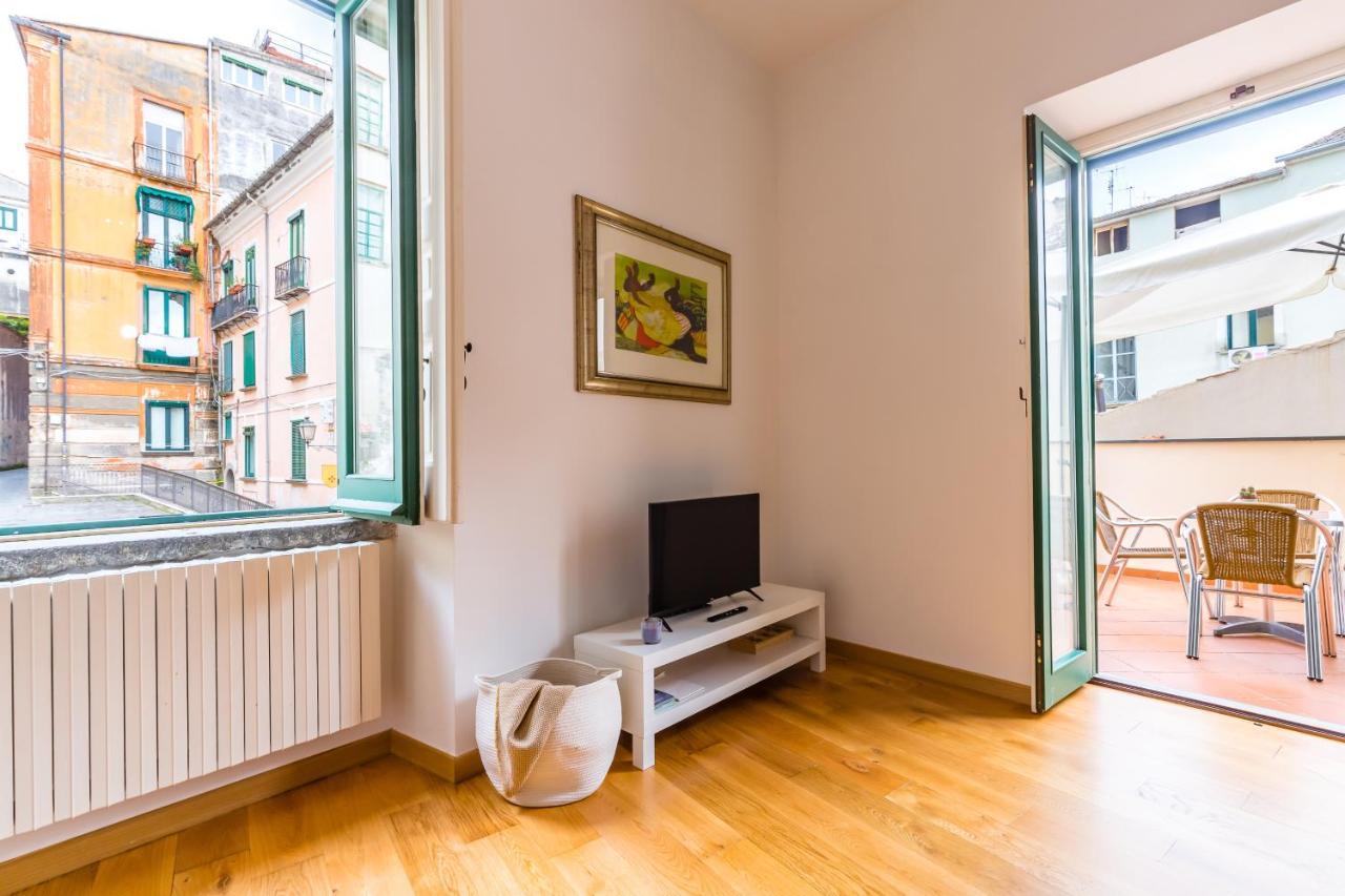 Starhost - Terazza Barbuti Apartment Salerno Bagian luar foto