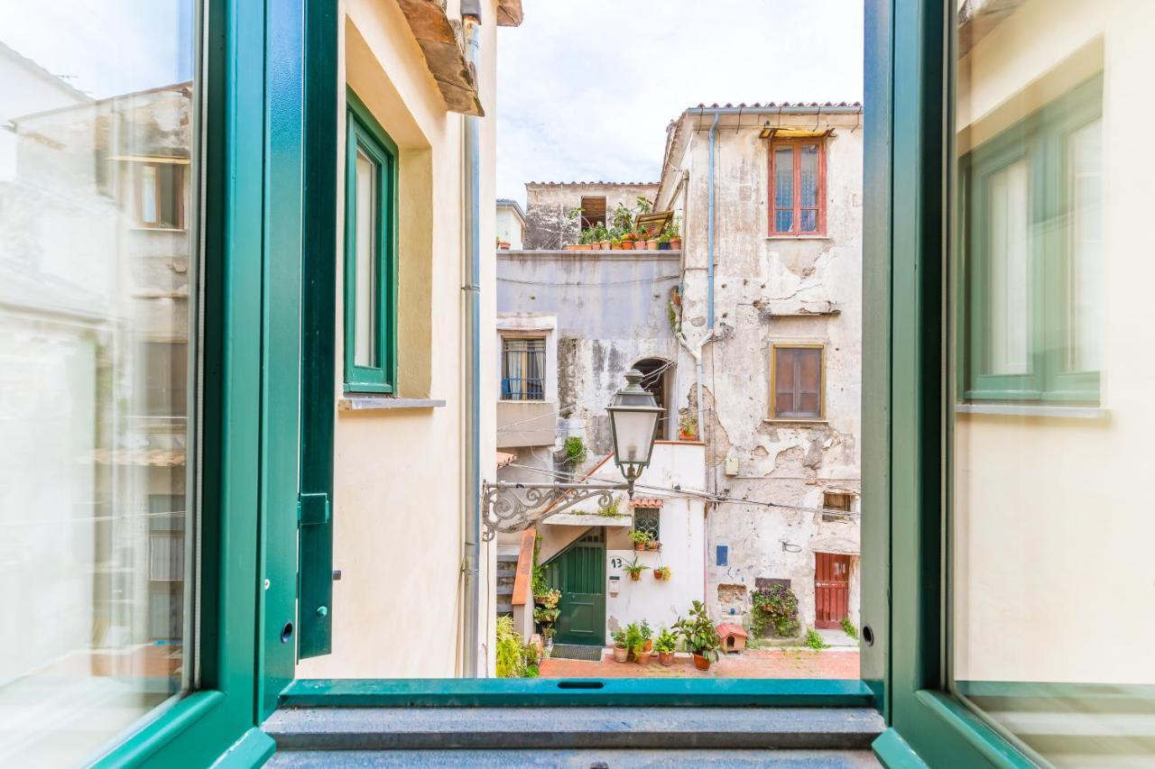 Starhost - Terazza Barbuti Apartment Salerno Bagian luar foto