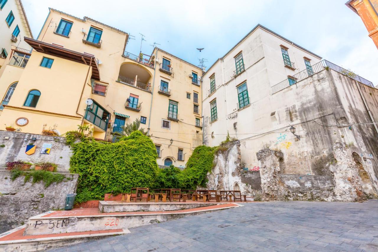 Starhost - Terazza Barbuti Apartment Salerno Bagian luar foto